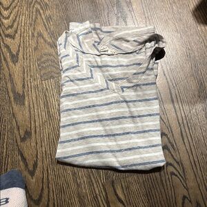 Women’s t shirt size medium